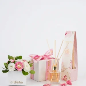 Pampering Gift Set with Diffuser and Fresh Flowers